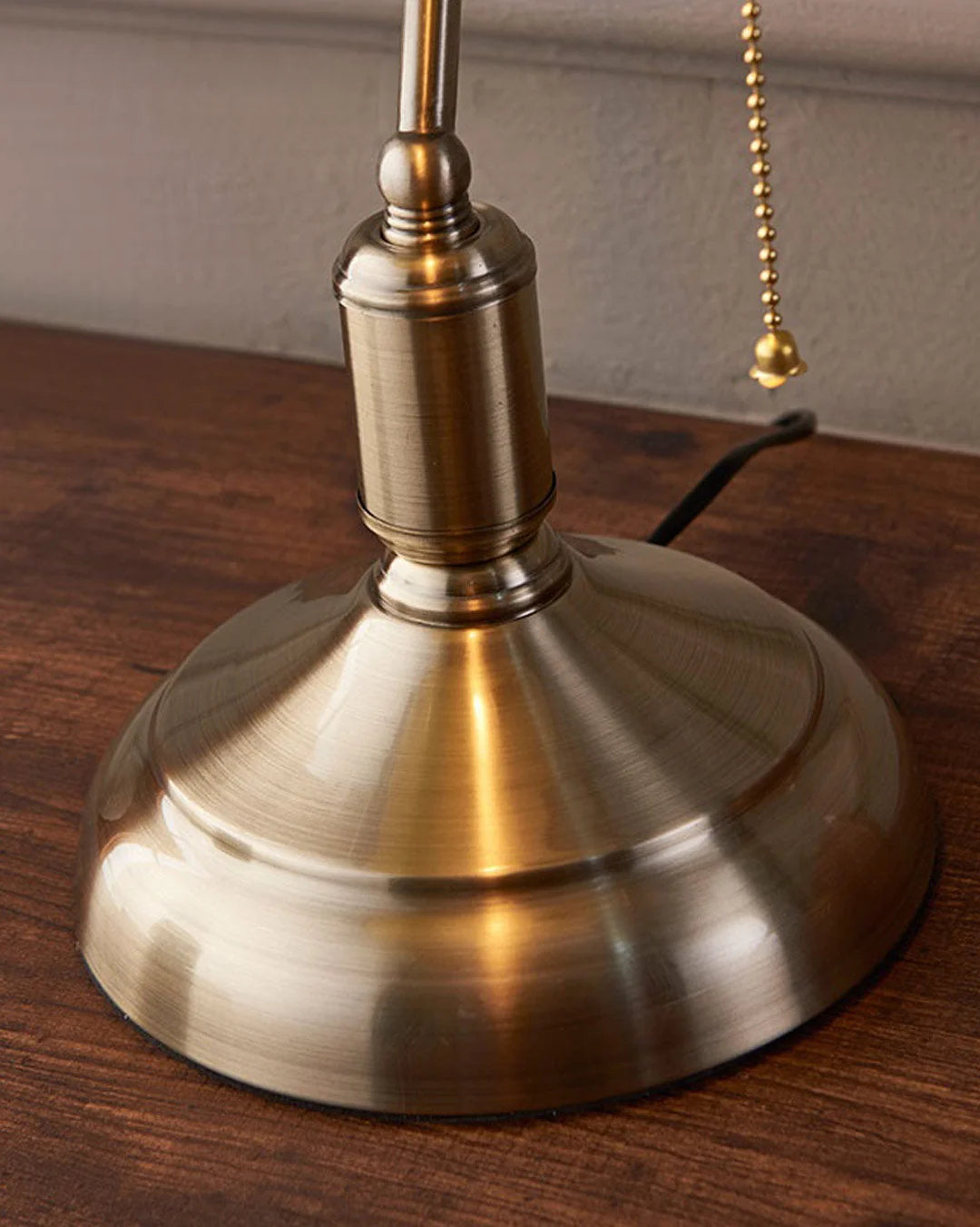 Classic Banker Lamp for office emerald glass