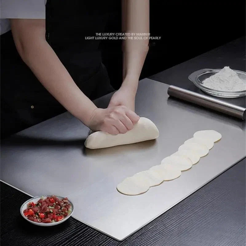 High-quality cutting board made of stainless steel with edge – ideal for homemade pizza, pastries, and more!